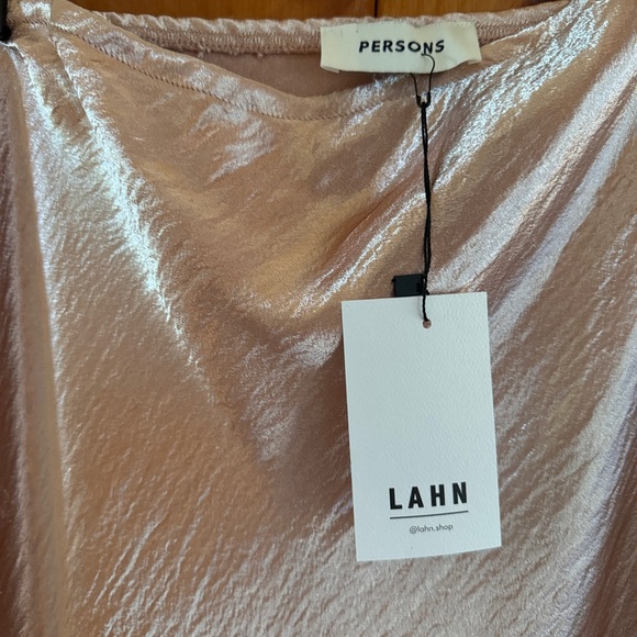 Person’s light pink metallic midi skirt - elastic waistband - Picture 2 of 4